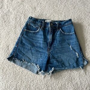 ABERCROMBIE & FITCH high rise 4” short. Size 24